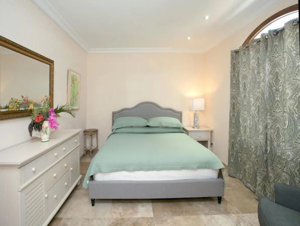 Six Bedroom Beachfront Vacation Rental in St. Martin