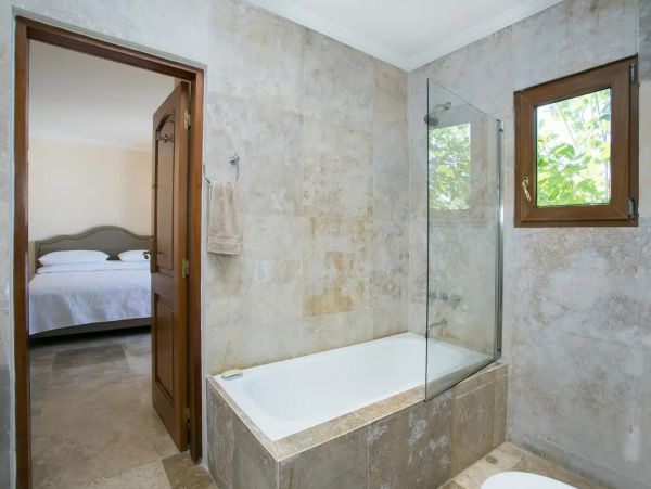 Six Bedroom Beachfront Vacation Rental in St. Martin