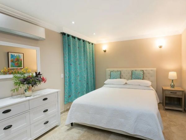 Six Bedroom Beachfront Vacation Rental in St. Martin
