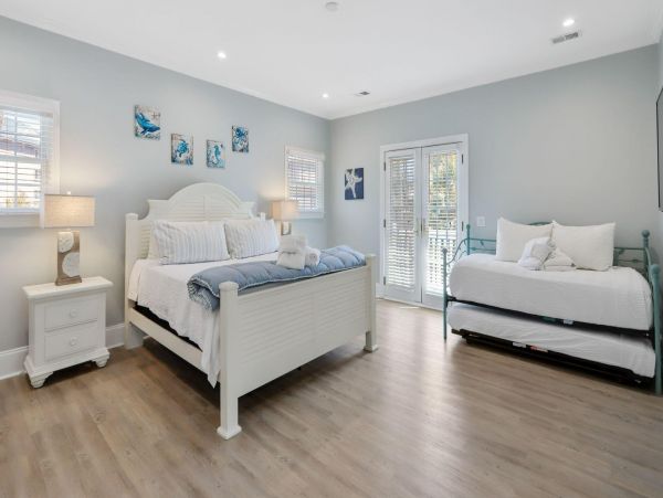 Charming Beachside Hilton Head 5-Bedroom Retreat with a Pool