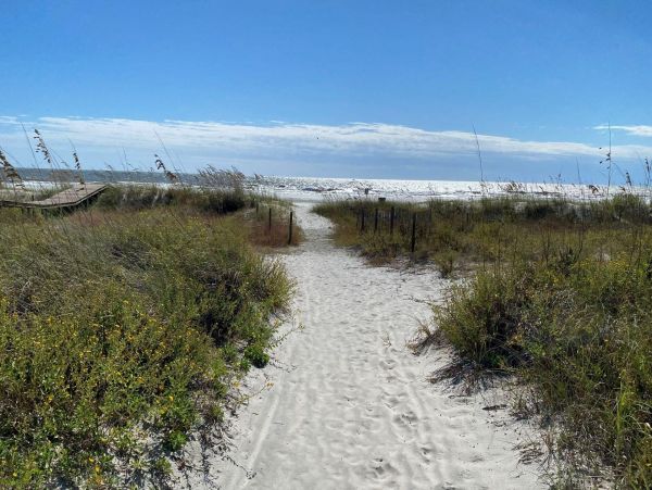 Charming Beachside Hilton Head 5-Bedroom Retreat with a Pool
