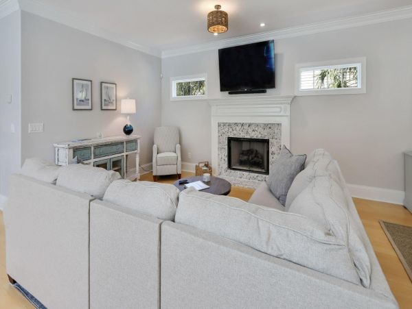 Charming Beachside Hilton Head 5-Bedroom Retreat with a Pool