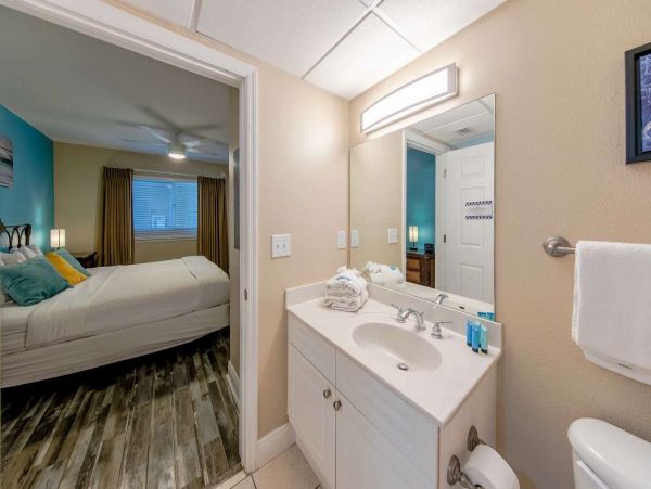 Panama City Beach Lovely Condo with Full Ocean Views