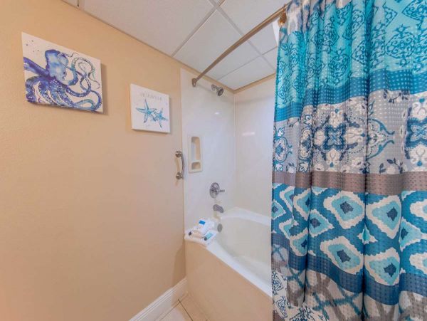 Panama City Beach Lovely Condo with Full Ocean Views