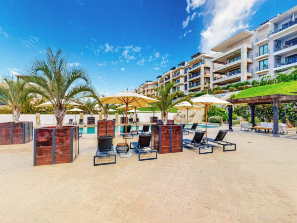 Stunning 2 bedroom with Sea Views