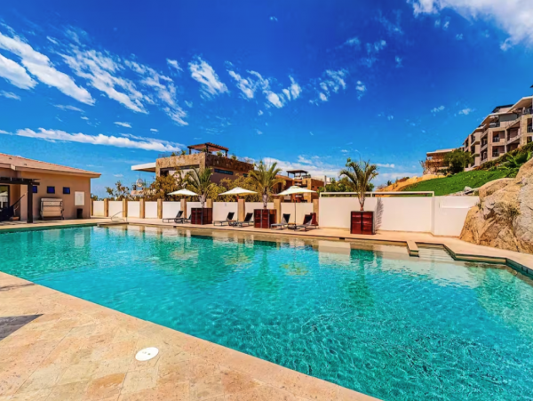 Stunning 2 bedroom with Sea Views