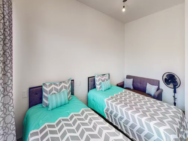 Stunning 2 bedroom with Sea Views