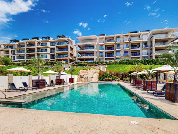 Stunning 2 bedroom with Sea Views