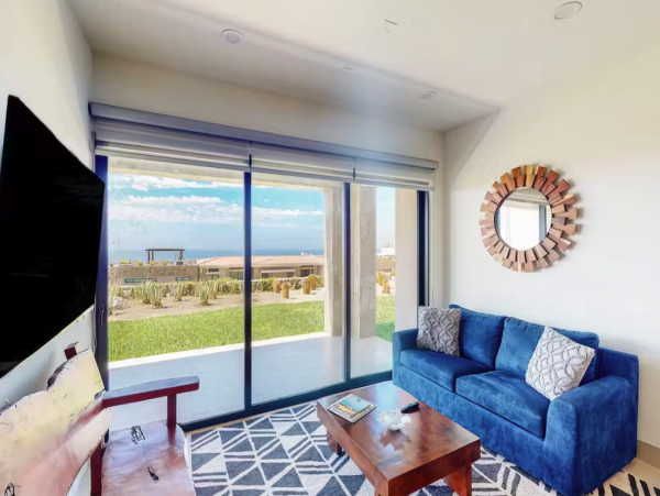 Stunning 2 bedroom with Sea Views