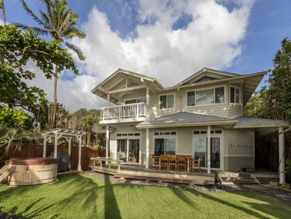 Beautiful 5 Bedroom Home on the Beach with Hot Tub in Sunset Beach