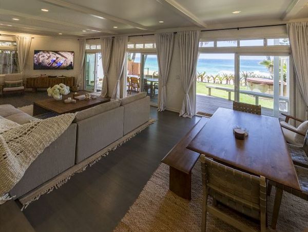 Beautiful 5 Bedroom Home on the Beach with Hot Tub in Sunset Beach