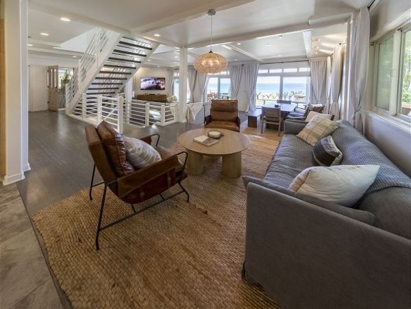 Beautiful 5 Bedroom Home on the Beach with Hot Tub in Sunset Beach