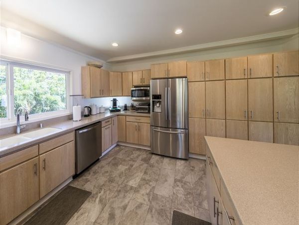 Beautiful 5 Bedroom Home on the Beach with Hot Tub in Sunset Beach