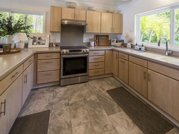 Beautiful 5 Bedroom Home on the Beach with Hot Tub in Sunset Beach