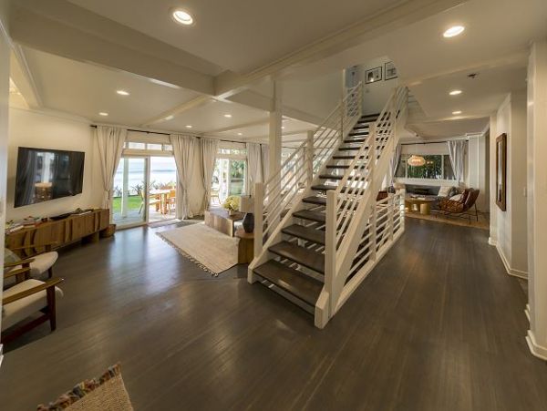 Beautiful 5 Bedroom Home on the Beach with Hot Tub in Sunset Beach