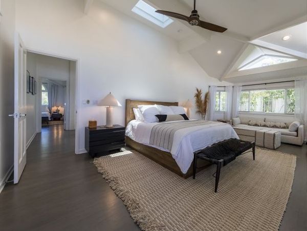 Beautiful 5 Bedroom Home on the Beach with Hot Tub in Sunset Beach