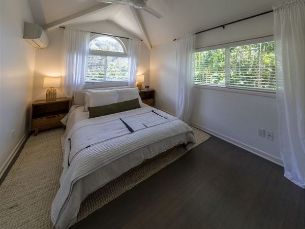 Beautiful 5 Bedroom Home on the Beach with Hot Tub in Sunset Beach