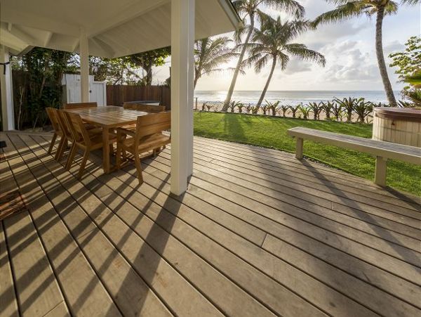 Beautiful 5 Bedroom Home on the Beach with Hot Tub in Sunset Beach