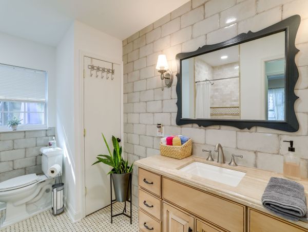 Clearwater Three Bedroom Updated Vacation Rental Sleeps Six