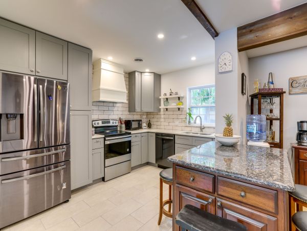 Clearwater Three Bedroom Updated Vacation Rental Sleeps Six