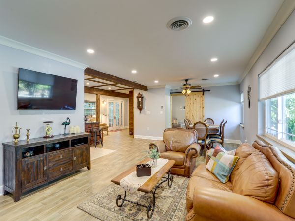 Clearwater Three Bedroom Updated Vacation Rental Sleeps Six