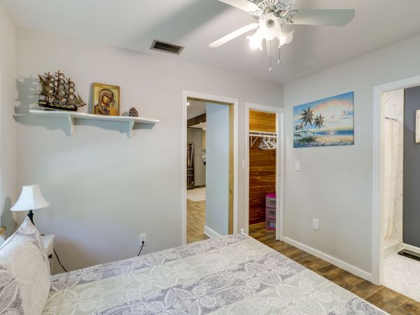 Clearwater Three Bedroom Updated Vacation Rental Sleeps Six