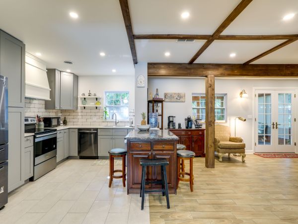 Clearwater Three Bedroom Updated Vacation Rental Sleeps Six