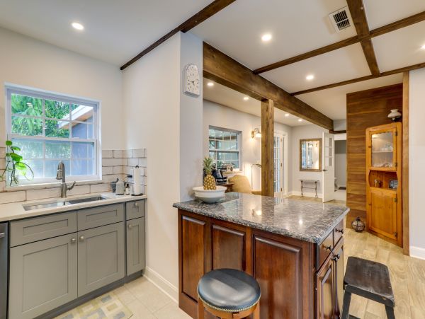 Clearwater Three Bedroom Updated Vacation Rental Sleeps Six