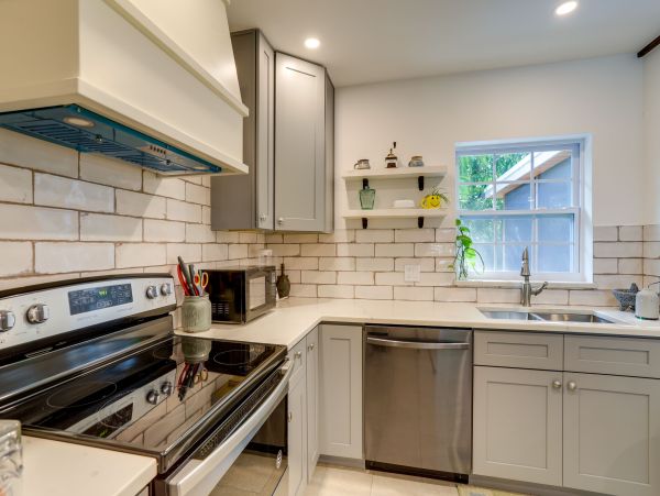 Clearwater Three Bedroom Updated Vacation Rental Sleeps Six