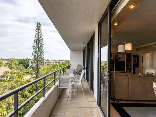 Spacious 3BR Condo on Siesta Key - Steps to the Beach