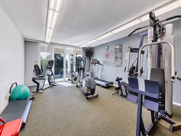 Spacious 3BR Condo on Siesta Key - Steps to the Beach