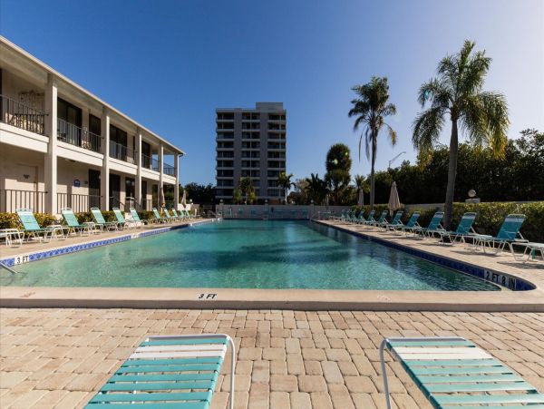 Spacious 3BR Condo on Siesta Key - Steps to the Beach