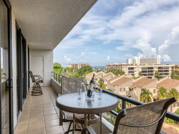 Spacious 3BR Condo on Siesta Key - Steps to the Beach