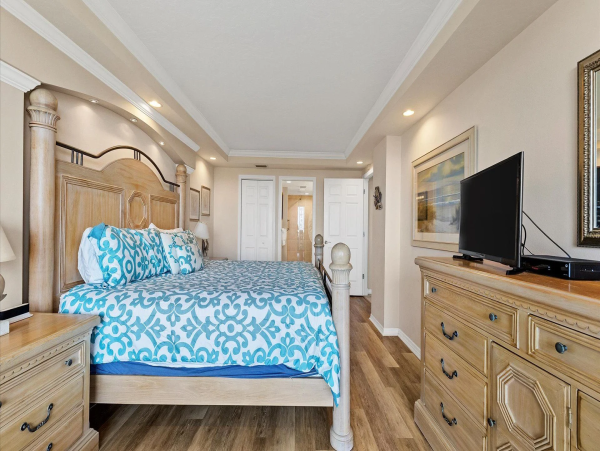 Spacious 3BR Condo on Siesta Key - Steps to the Beach