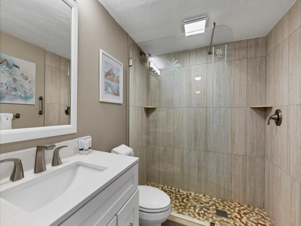 Spacious 3BR Condo on Siesta Key - Steps to the Beach