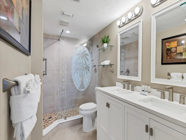 Spacious 3BR Condo on Siesta Key - Steps to the Beach