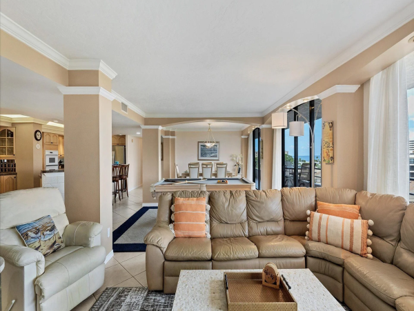 Spacious 3BR Condo on Siesta Key - Steps to the Beach