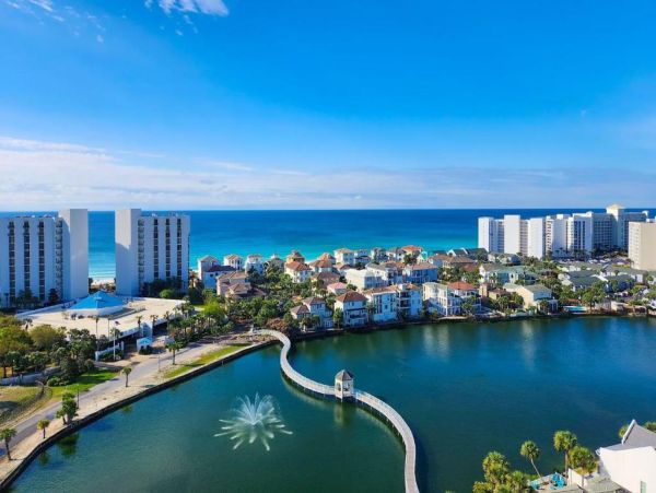 Stunning Destin Penthouse with Amazing Water Views