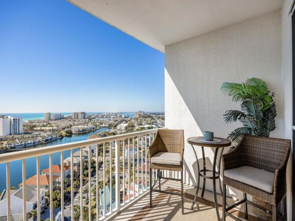 Stunning Destin Penthouse with Amazing Water Views