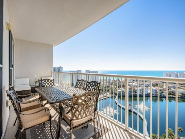 Stunning Destin Penthouse with Amazing Water Views