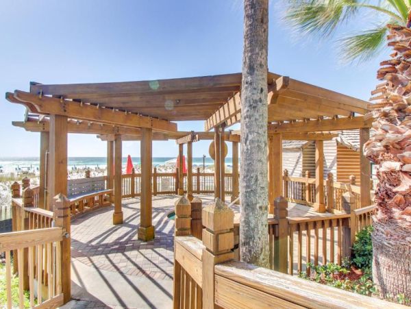 Stunning Destin Penthouse with Amazing Water Views