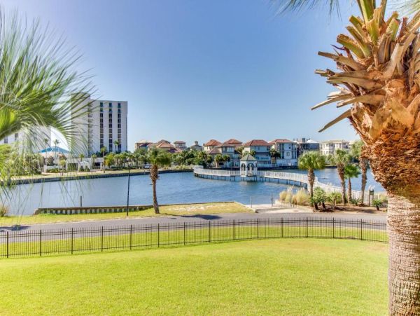 Stunning Destin Penthouse with Amazing Water Views