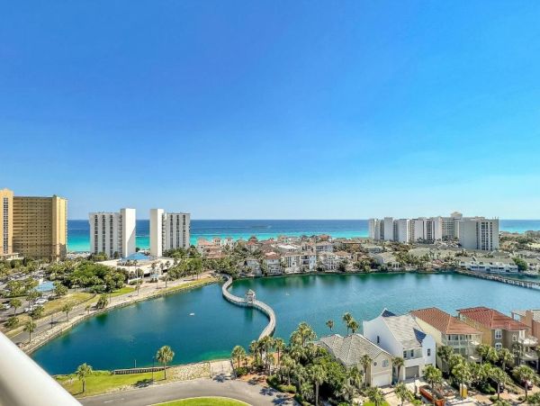 Stunning Destin Penthouse with Amazing Water Views