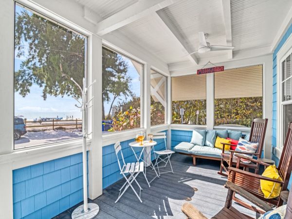 Beachfront 4 Bedroom Vacation Home in Anna Maria Island