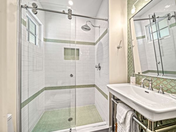 Beachfront 4 Bedroom Vacation Home in Anna Maria Island