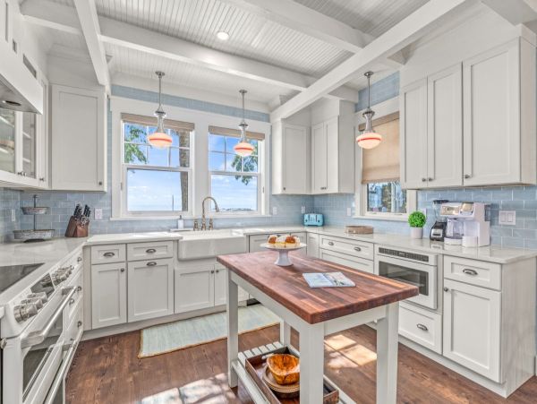 Beachfront 4 Bedroom Vacation Home in Anna Maria Island