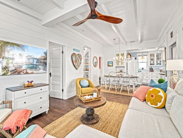 Beachfront 4 Bedroom Vacation Home in Anna Maria Island