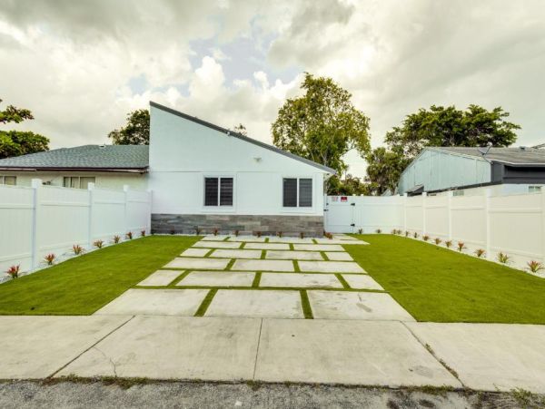 Cozy Two Bedroom Vacation Rental on Delray Beach