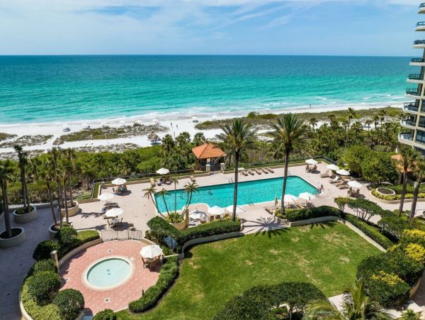 Gulf View Two Bedroom Vacation Rental in Longboat Key