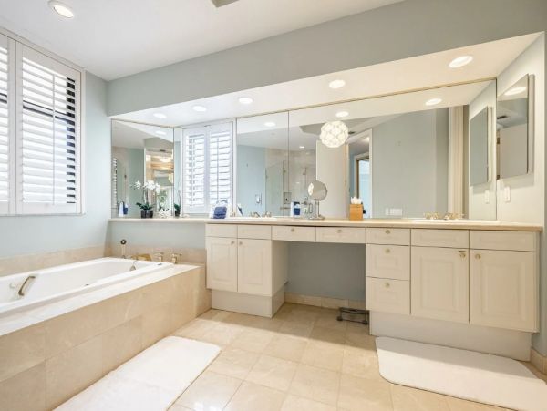 Gulf View Two Bedroom Vacation Rental in Longboat Key